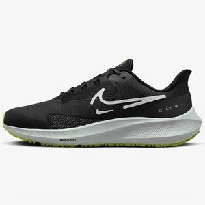 Nike Shield Pegasus size 10 1/2 News